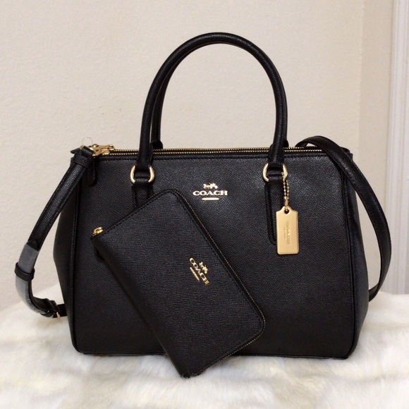 Coach Handbags - 💃COACH SET SURREY CARRYALL AND WALLET